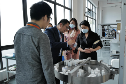 江川路街道、投促中心领导、新时达机器人莅临利来国际AG智能