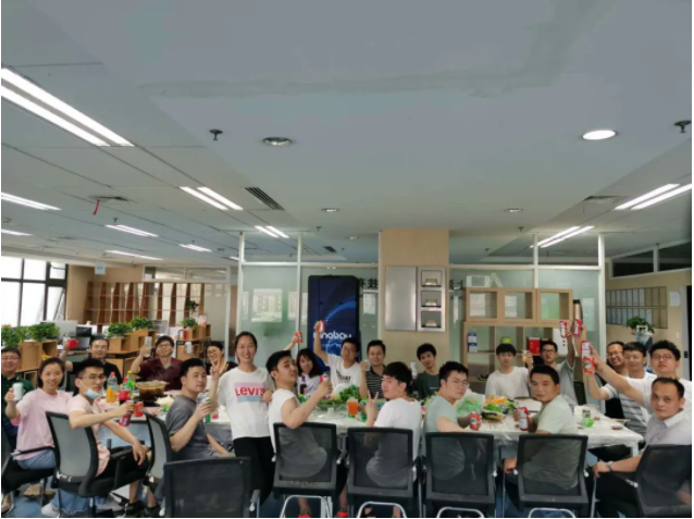 智能巡游机器人上岗“陪读”，测温消毒做学子的贴身“保镖”(图4)