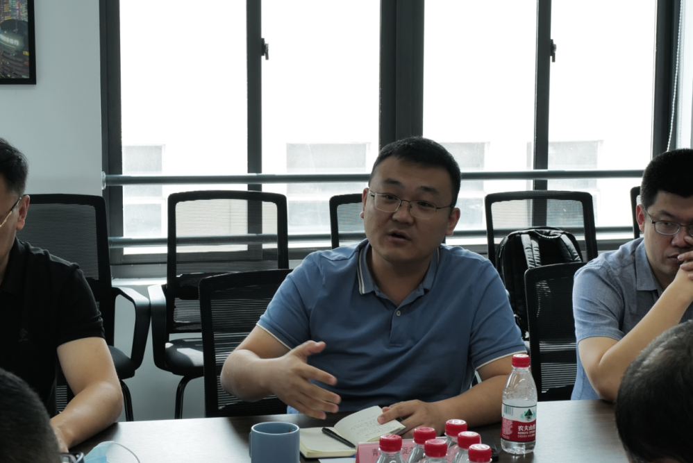 搭平台、拓场景、促合作|青岛市政府副秘书长、市投促办第一副主任王孝芝一行莅临利来国际AG智能参观指导(图3)